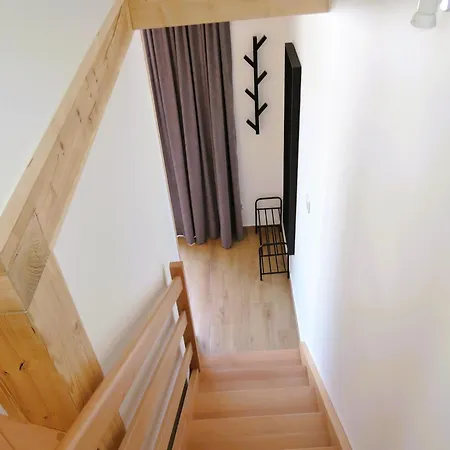 New Homes For 6 People, Nyaraló